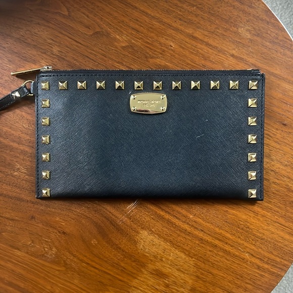 Michael Kors Wristlet - Picture 1 of 5